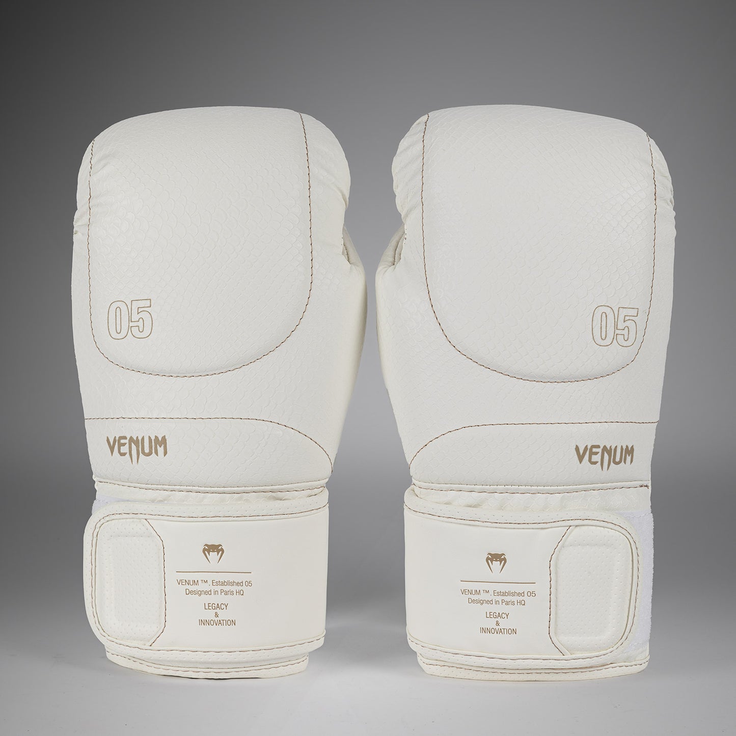 Venum Impact Evo Scales 복싱 글러브 – 아이보리
