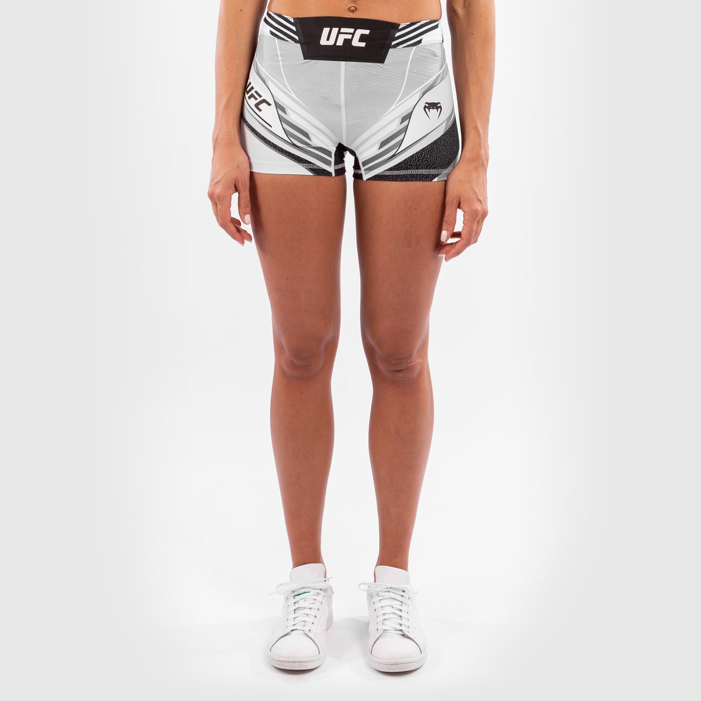 UFC Venum Authentic Fight Night 여성용 발리 투도 쇼츠 – 숏 핏 – 화이트