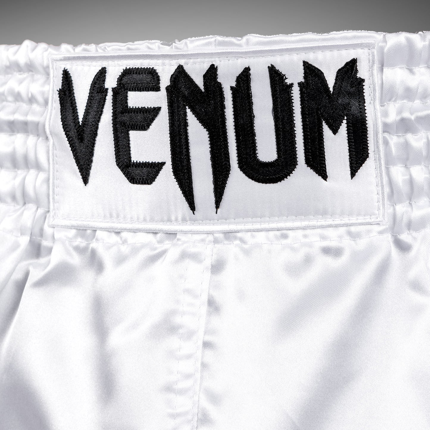 Venum Classic 무에타이 쇼츠 – 화이트/블랙