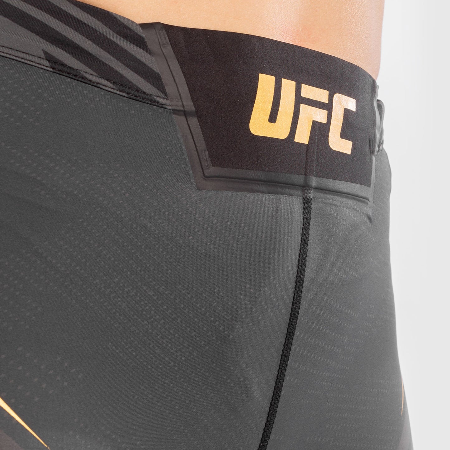 UFC Venum Authentic Fight Night 여성용 발리 투도 쇼츠 – 롱 핏 – 챔피언