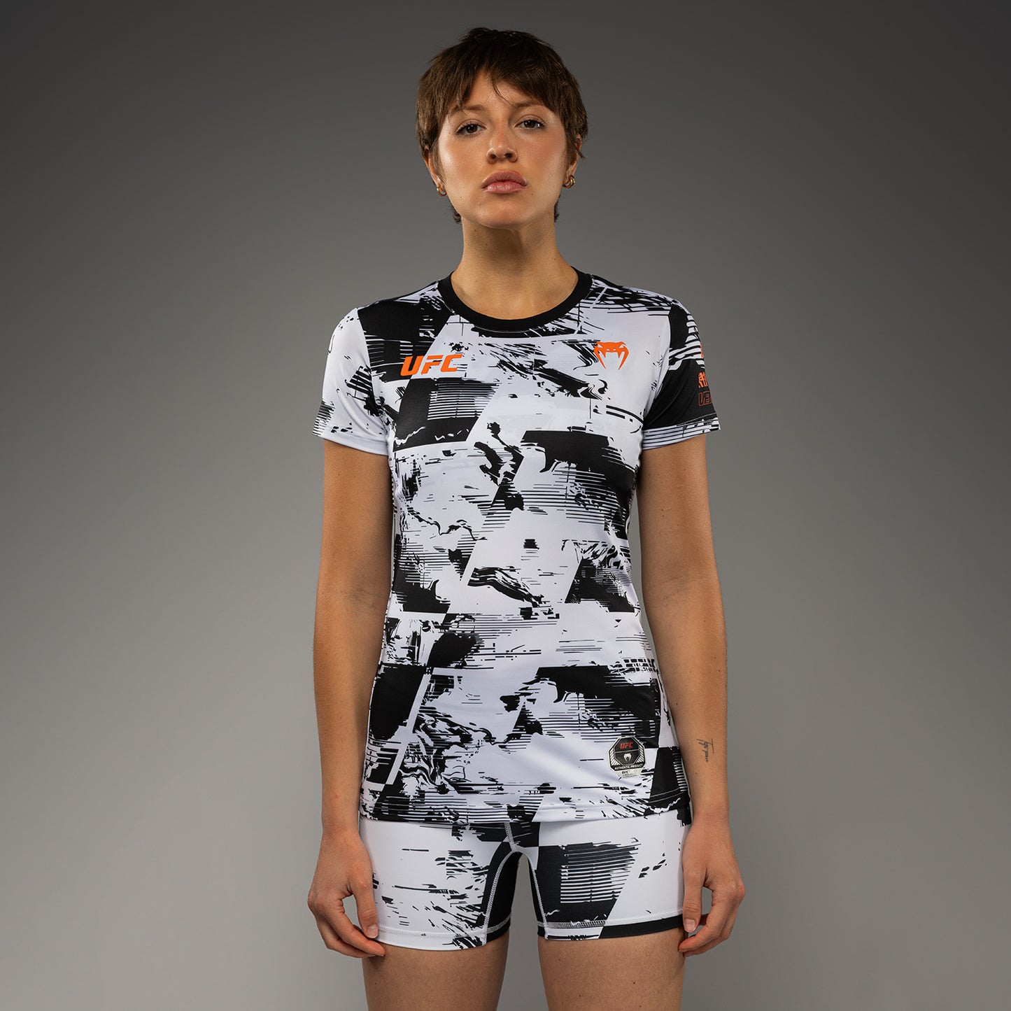 Women’s UFC Zenith by Venum 화이트 퍼포먼스 반팔 티셔츠