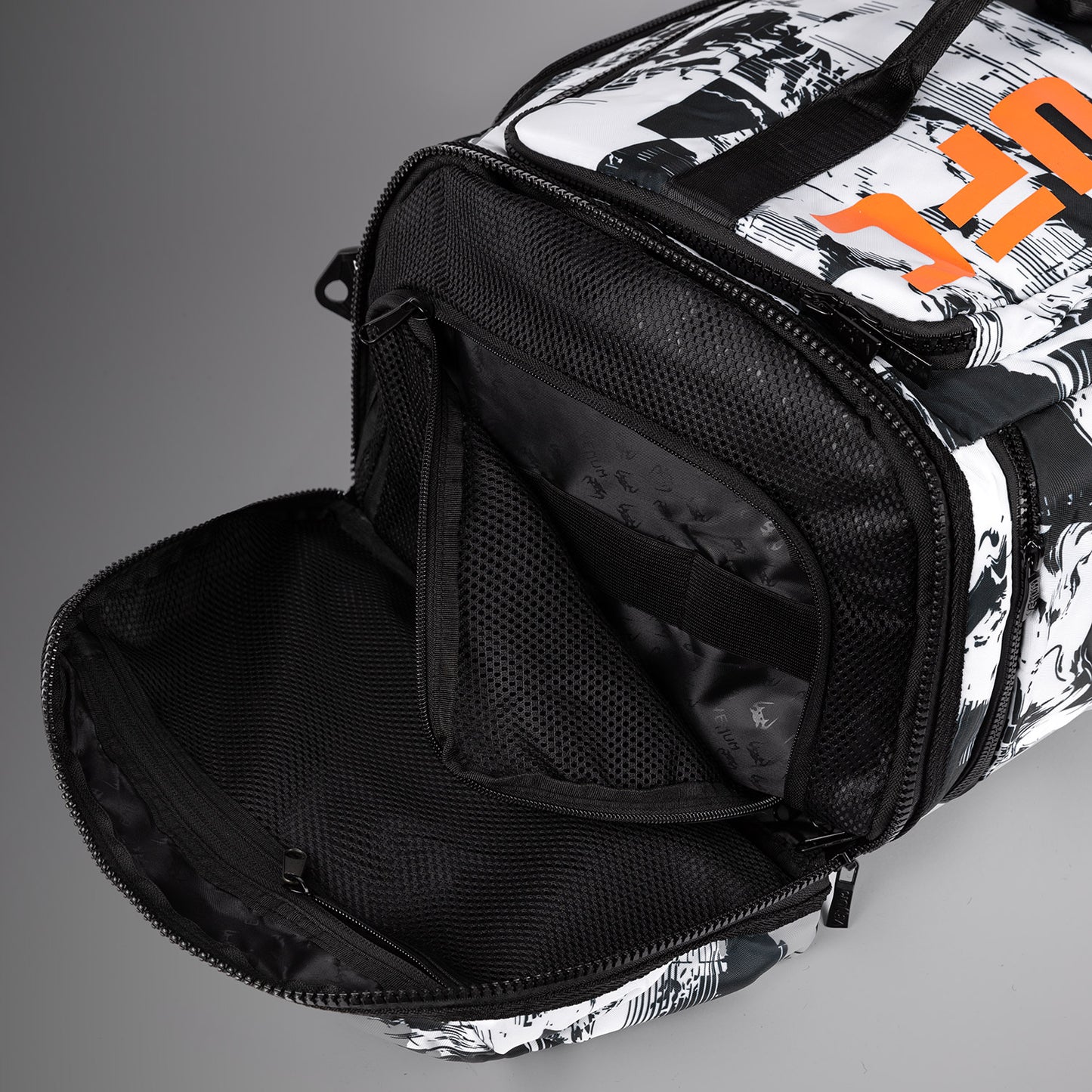 Unisex UFC Zenith by Venum 화이트 어센틱 파이트 위크 기어 백 (48L)