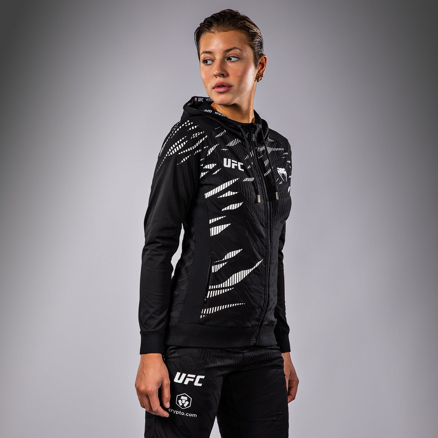 UFC Fusion by Venum Authentic Fight Night 여성용 워크아웃 후디 – 블랙