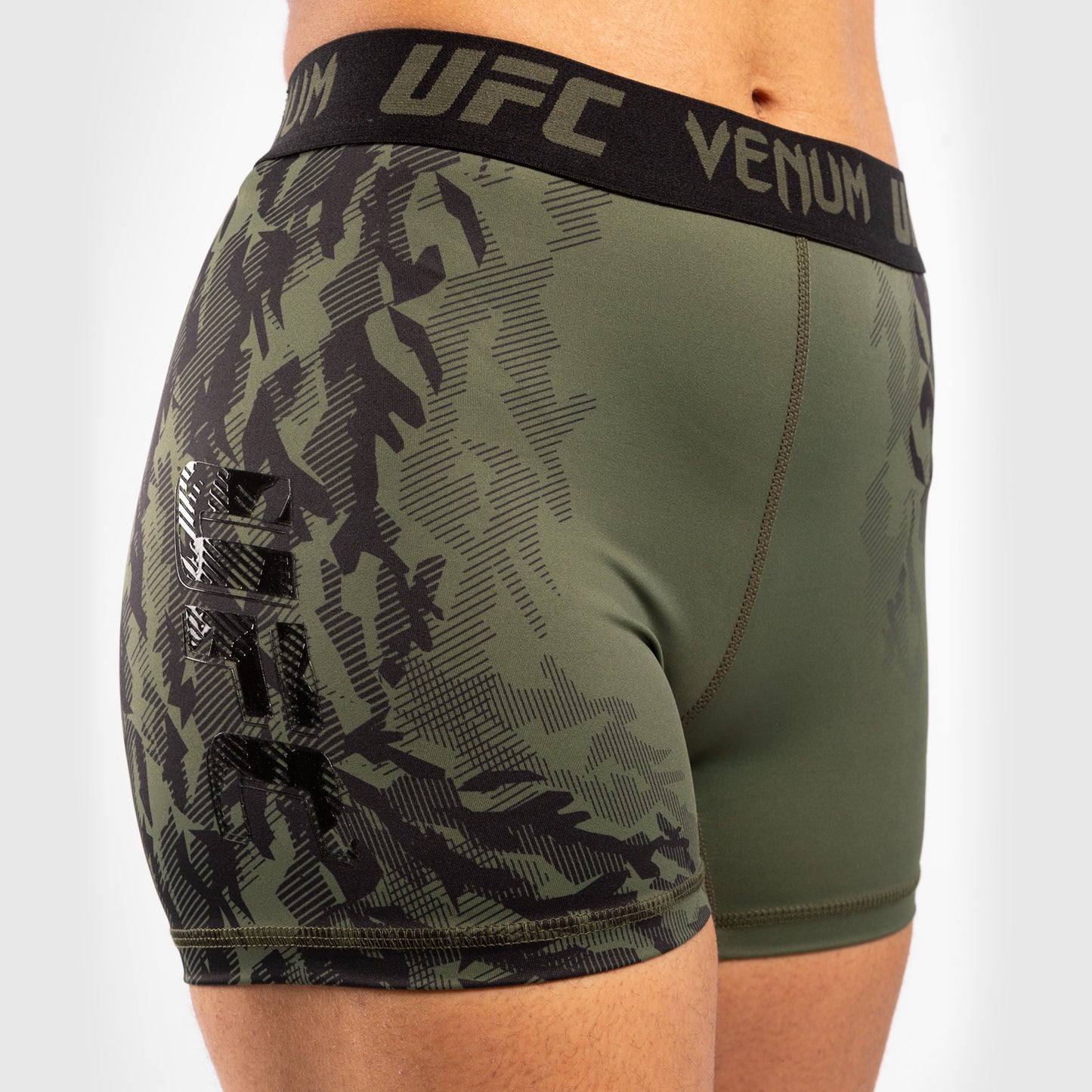 Venum UFC Authentic Fight Week 여성 퍼포먼스 컴프레션 쇼츠 – 카키