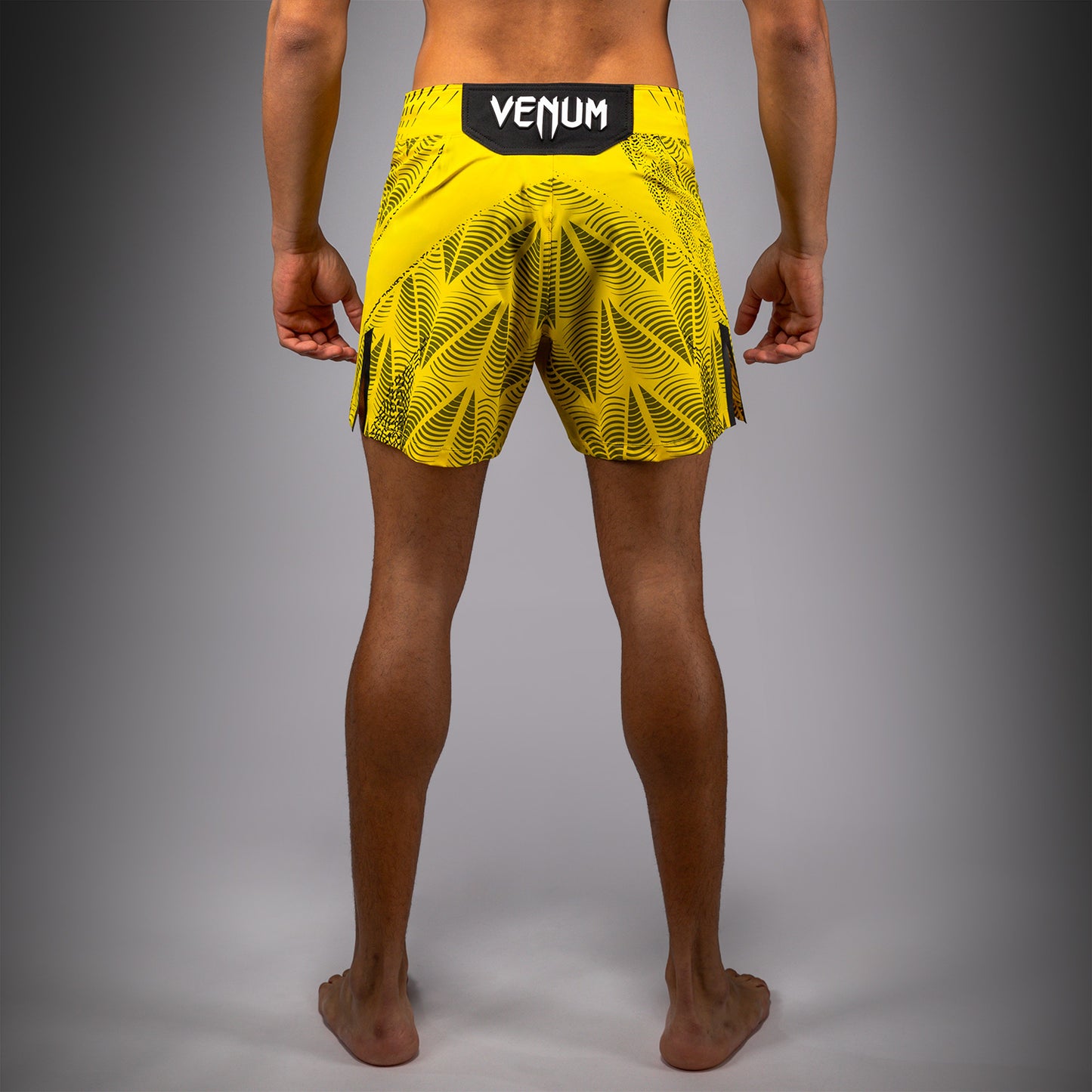 남성용 UFC Zenith by Venum 옐로우 어센틱 파이트 나이트 쇼츠핏 파이트 쇼츠