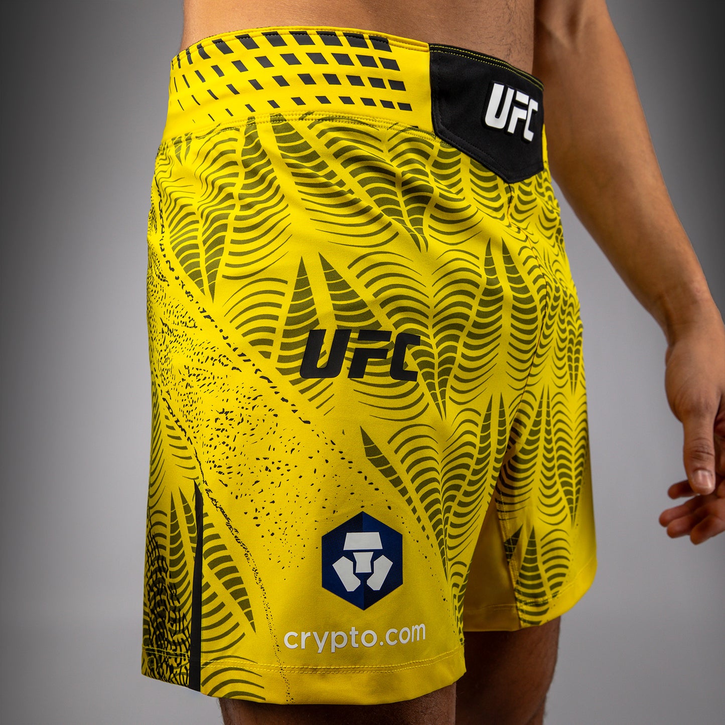 남성용 UFC Zenith by Venum 옐로우 어센틱 파이트 나이트 쇼츠핏 파이트 쇼츠