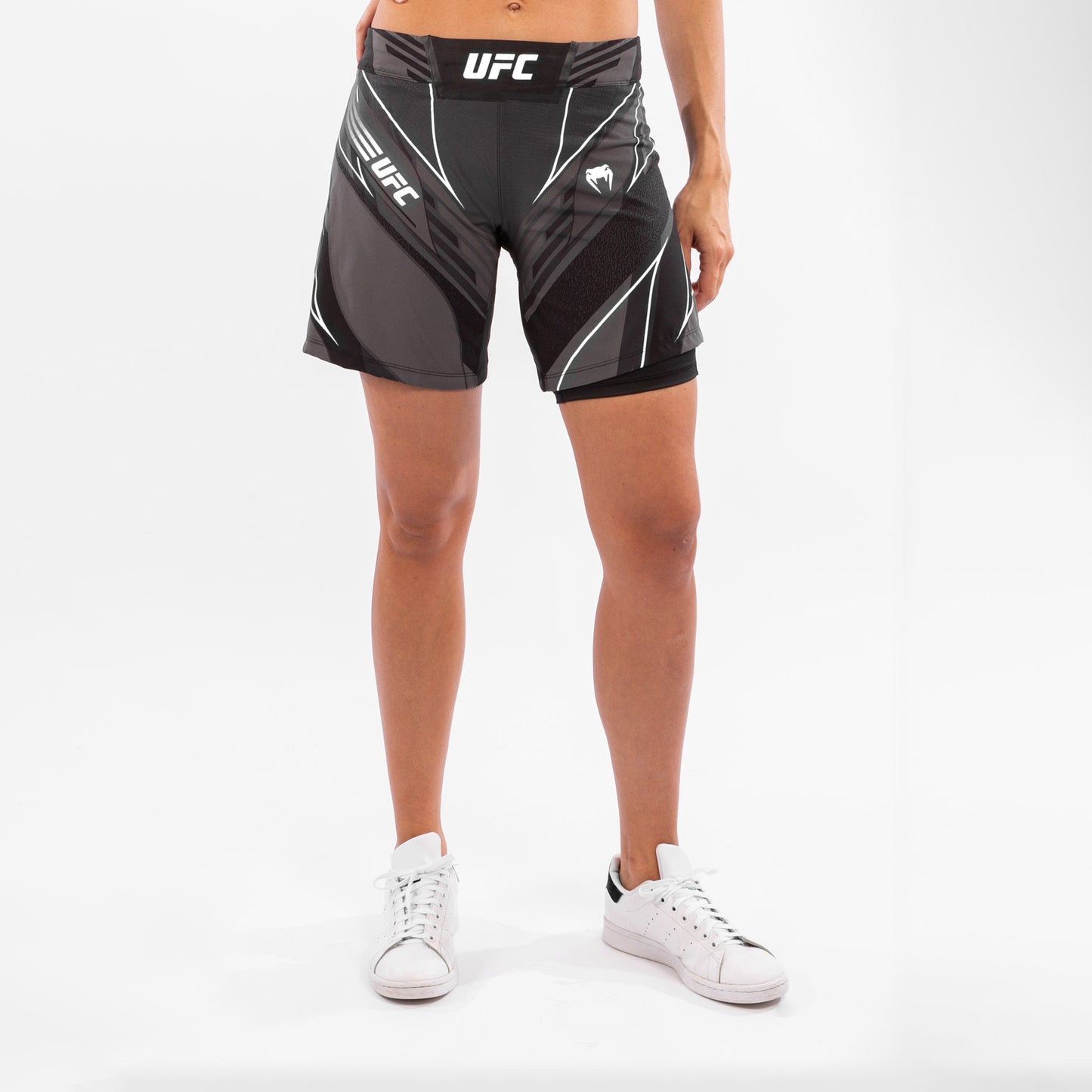 UFC Venum Authentic Fight Night 여성용 쇼츠 – 롱 핏 – 블랙