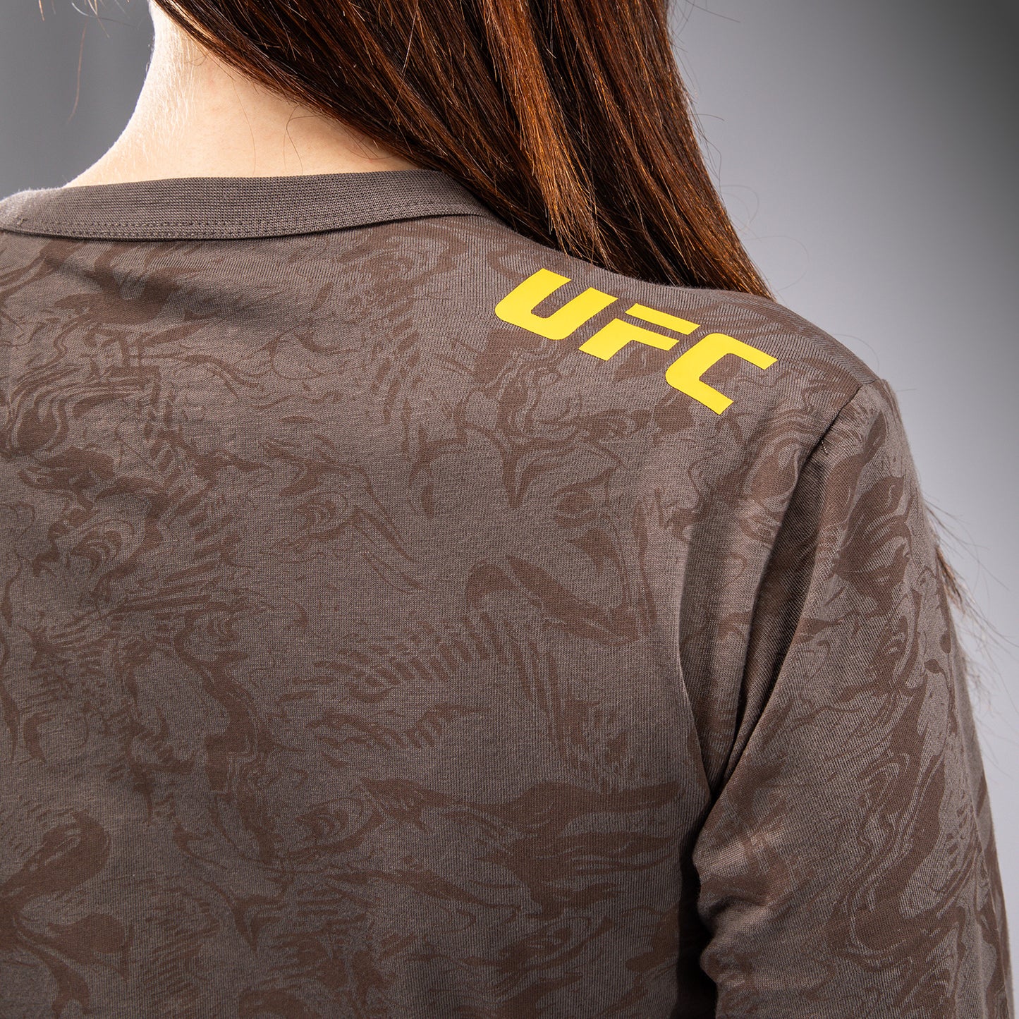 UFC Fusion by Venum Fight Week 여성용 긴팔 코튼 티셔츠 – 어스턴 브라운