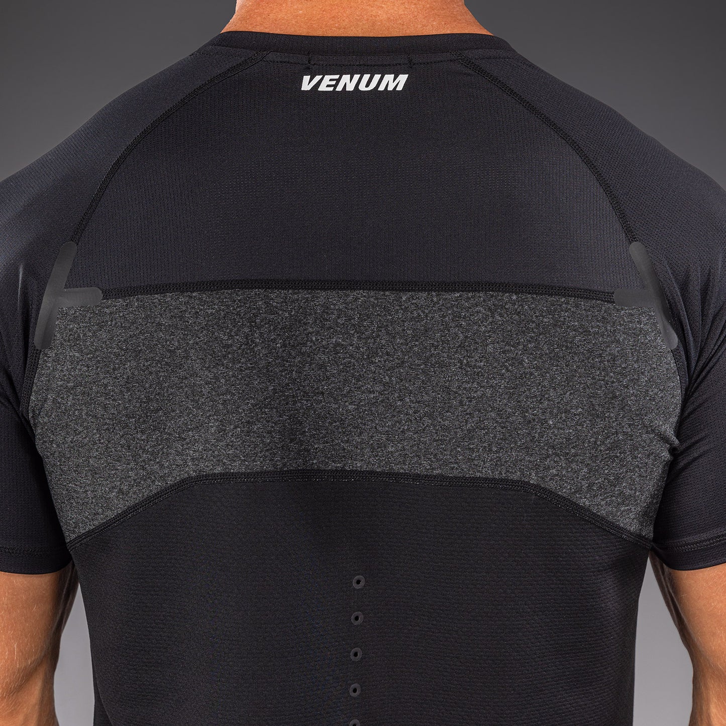 Venum G-Fit Scales 드라이 테크 티셔츠 – 블랙/차콜 그레이