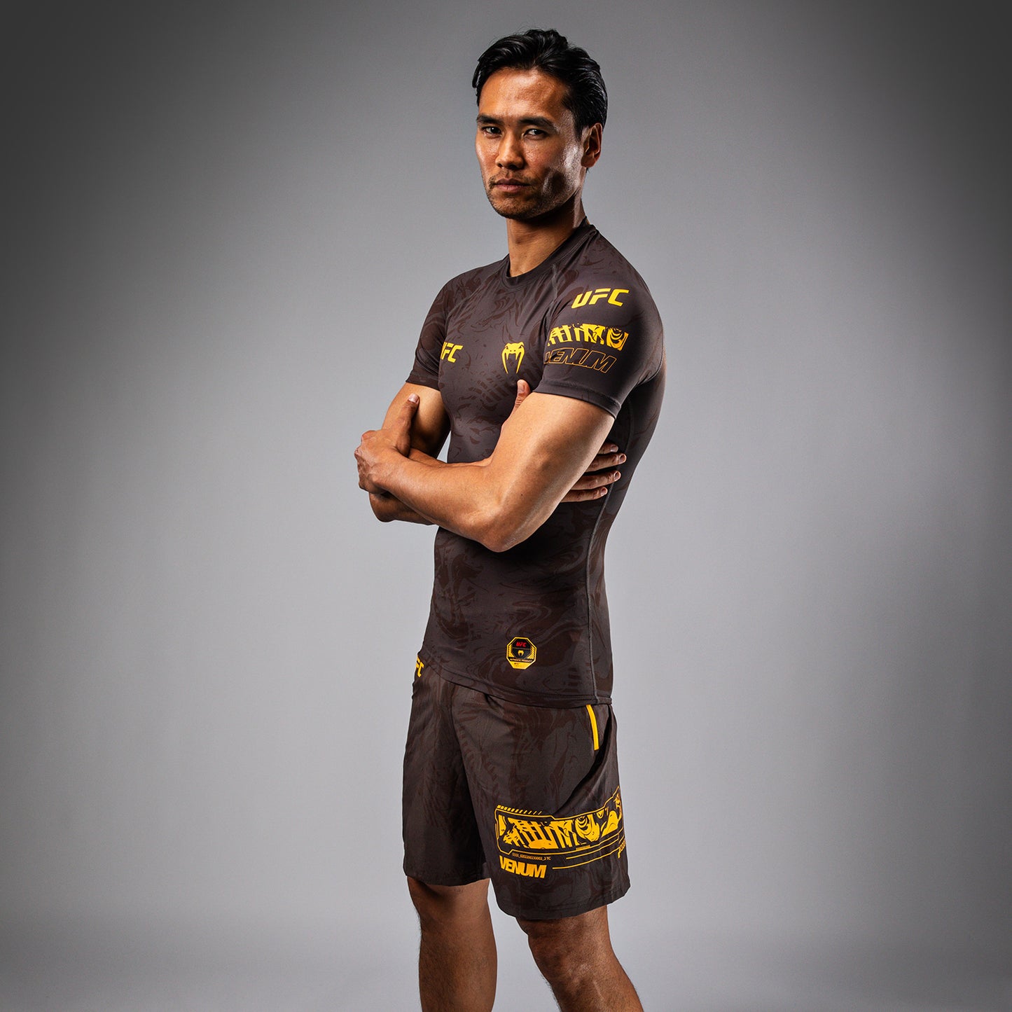 UFC Fusion by Venum Fight Week 남성용 퍼포먼스 반팔 래쉬가드 – 어던 브라운