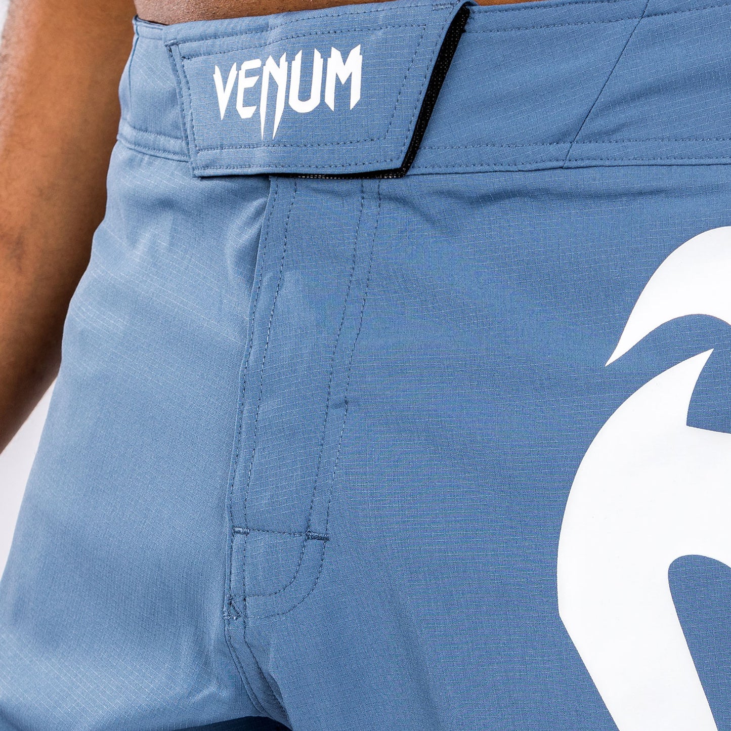 Venum Light 5.0 파이트 쇼츠 – 블루/화이트