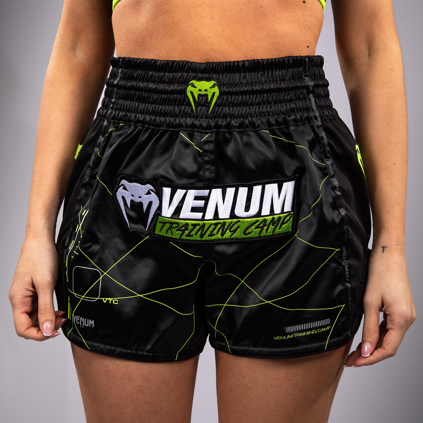 Venum Training Camp 4.0 무에타이 쇼츠 – 블랙/네온 옐로우