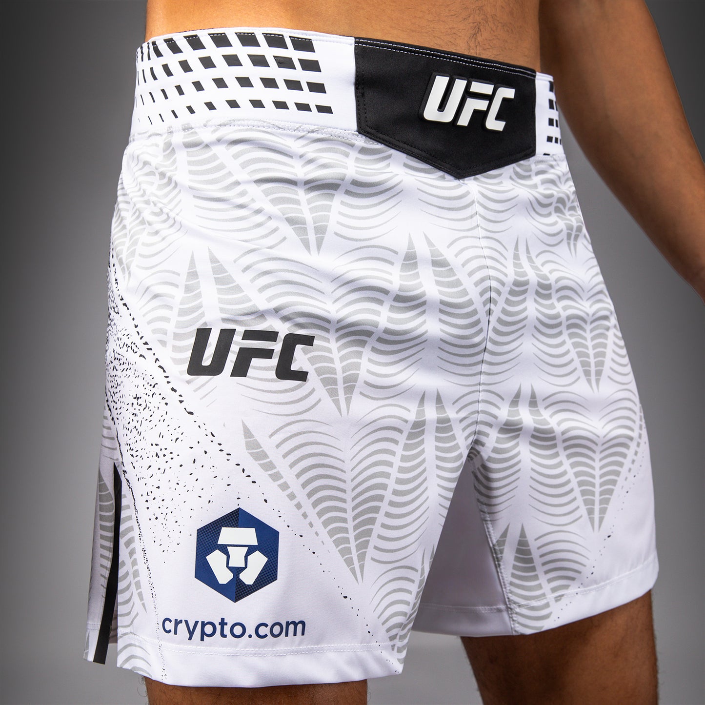 남성용 UFC Zenith by Venum 화이트 어센틱 파이트 나이트 쇼츠 핏 파이트 쇼츠