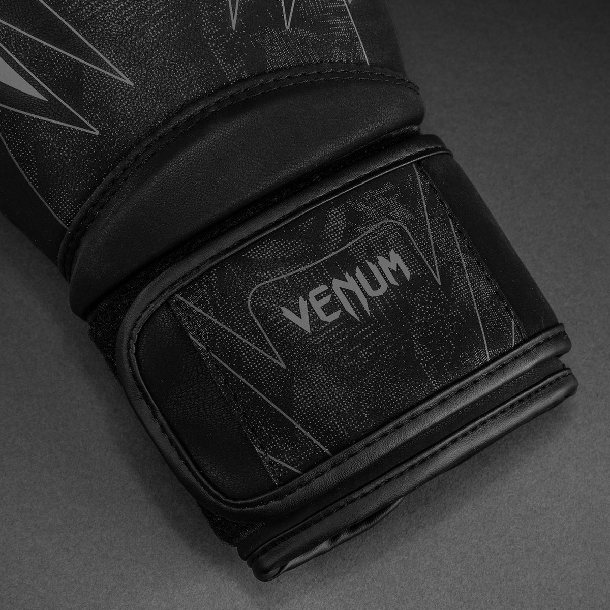 Venum Impact Amazonia Reborn 복싱 글러브 - 블랙/그레이