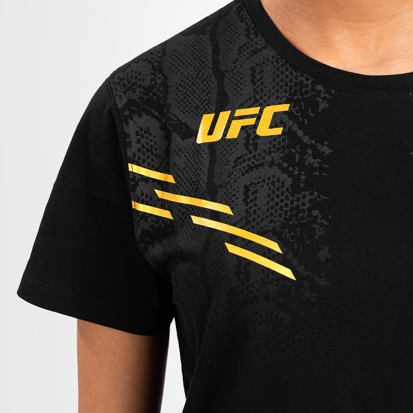 UFC Adrenaline by Venum Replica 여성용 반팔 티셔츠 – 챔피언