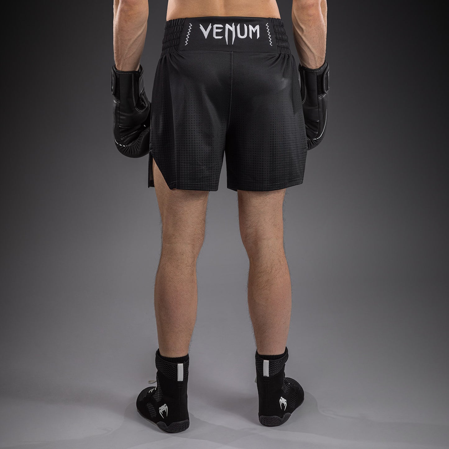 Venum Stealth 복싱 쇼츠 – 블랙/화이트
