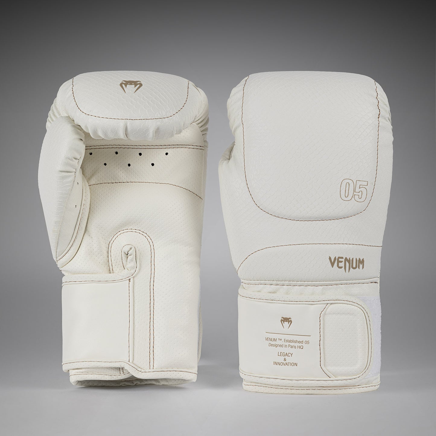 Venum Impact Evo Scales 복싱 글러브 – 아이보리
