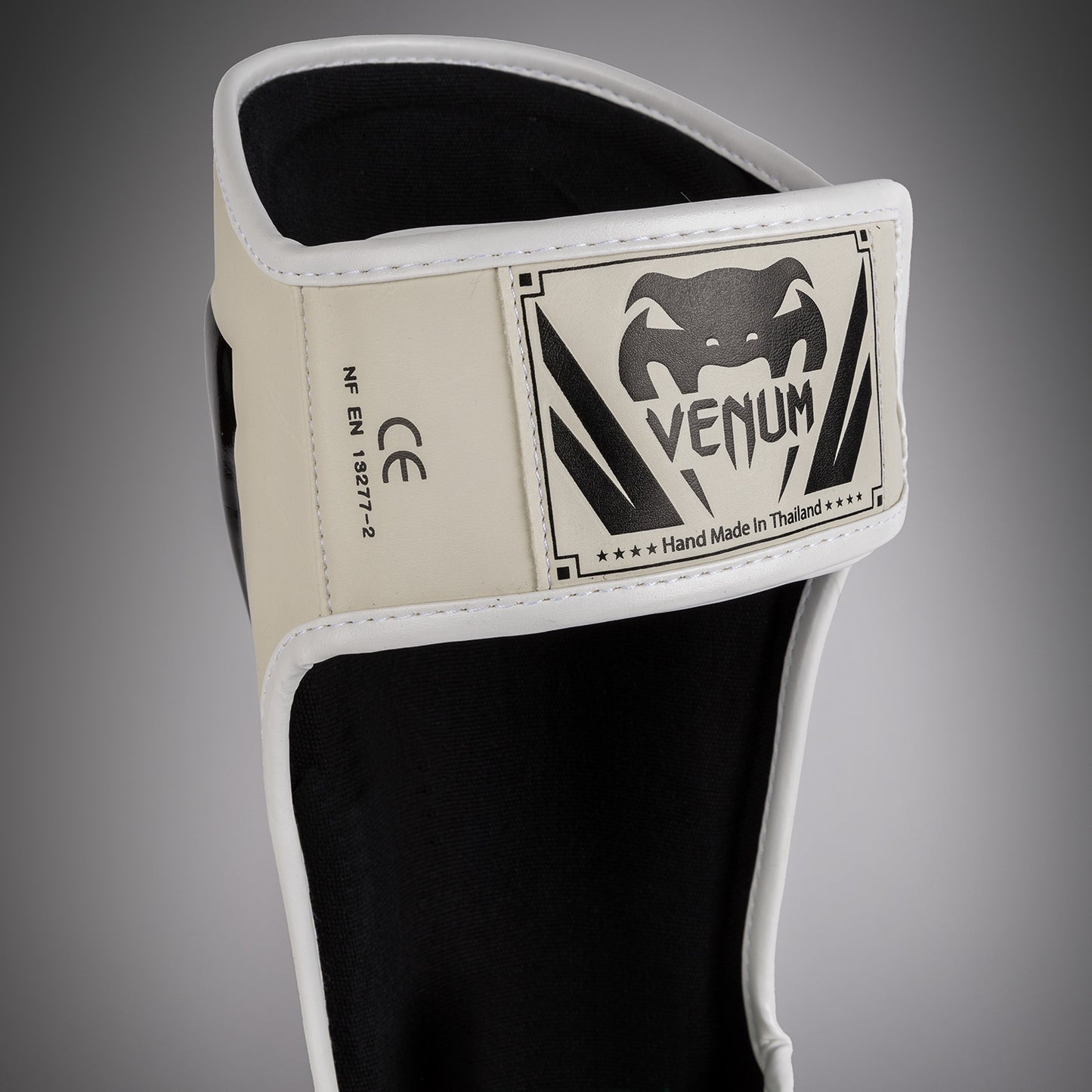 Venum Elite Standup 정강이 보호대 – 화이트/블랙