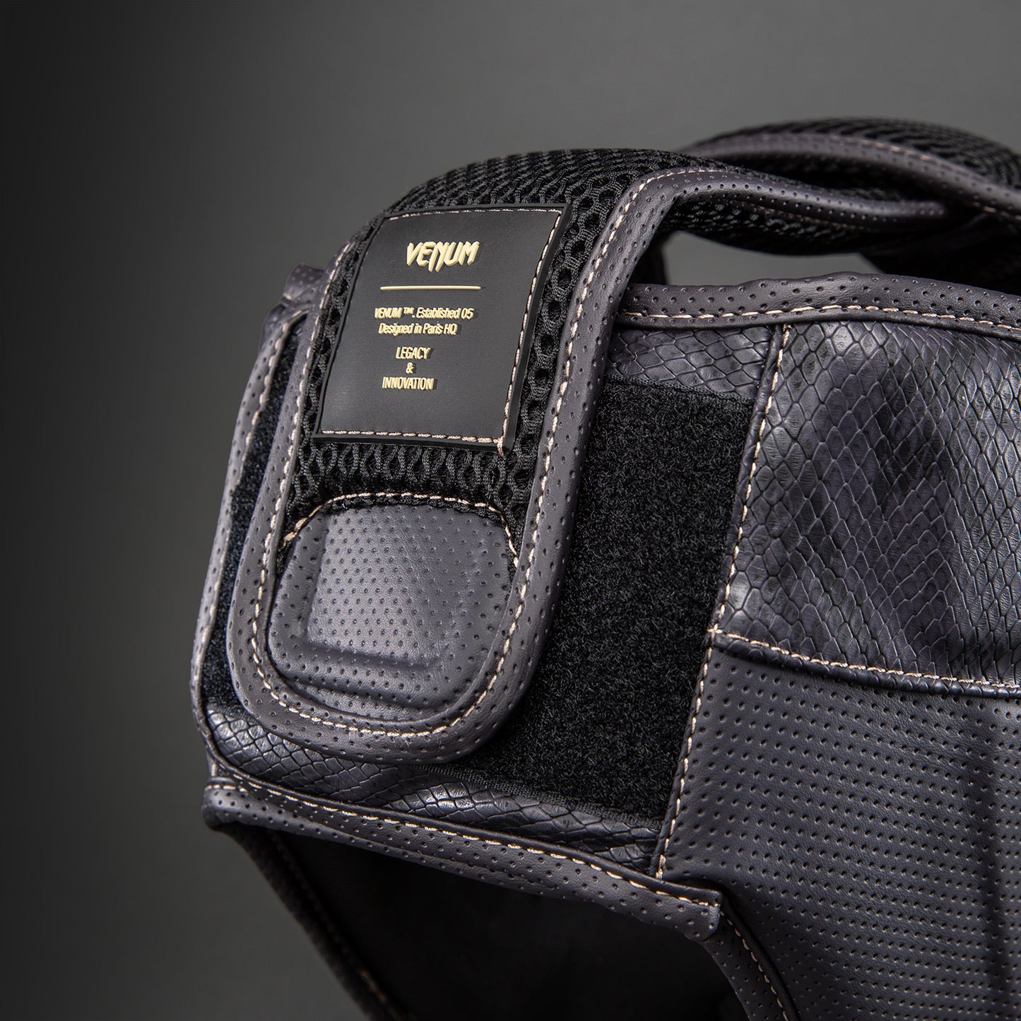 Venum Impact Evo Scales 헤드기어 – 다크 퍼플