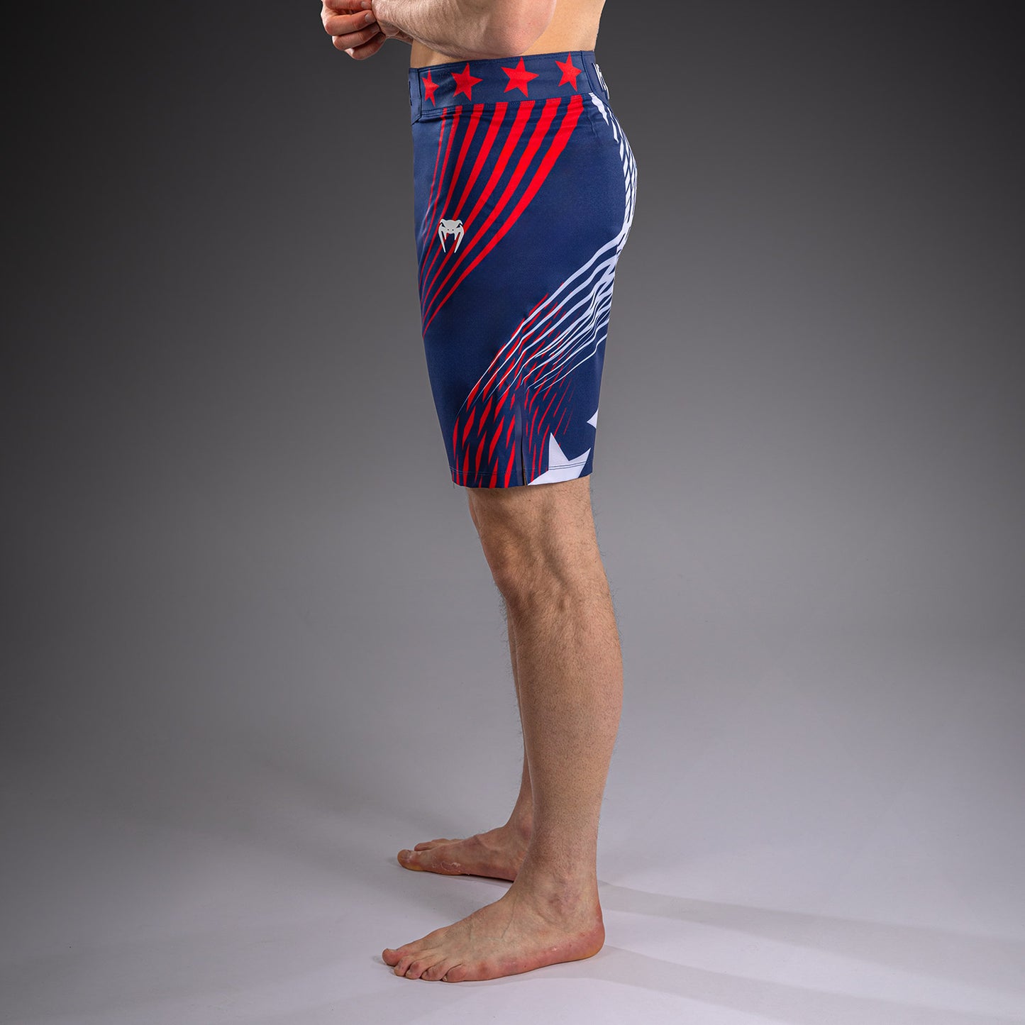 Official UFC Freedom 250 by Venum 남성용 Authentic Fight Night 파이트 쇼츠 롱 핏 - 블루