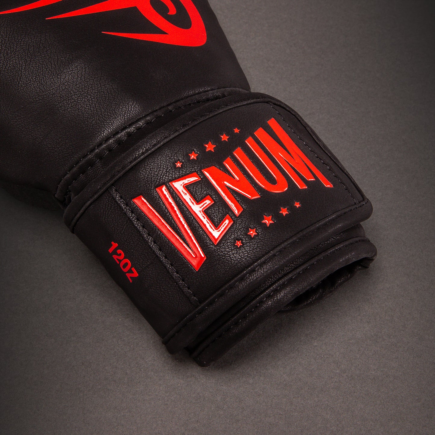 Venum Mike Tyson Replica 복싱 글러브 – 블랙/레드
