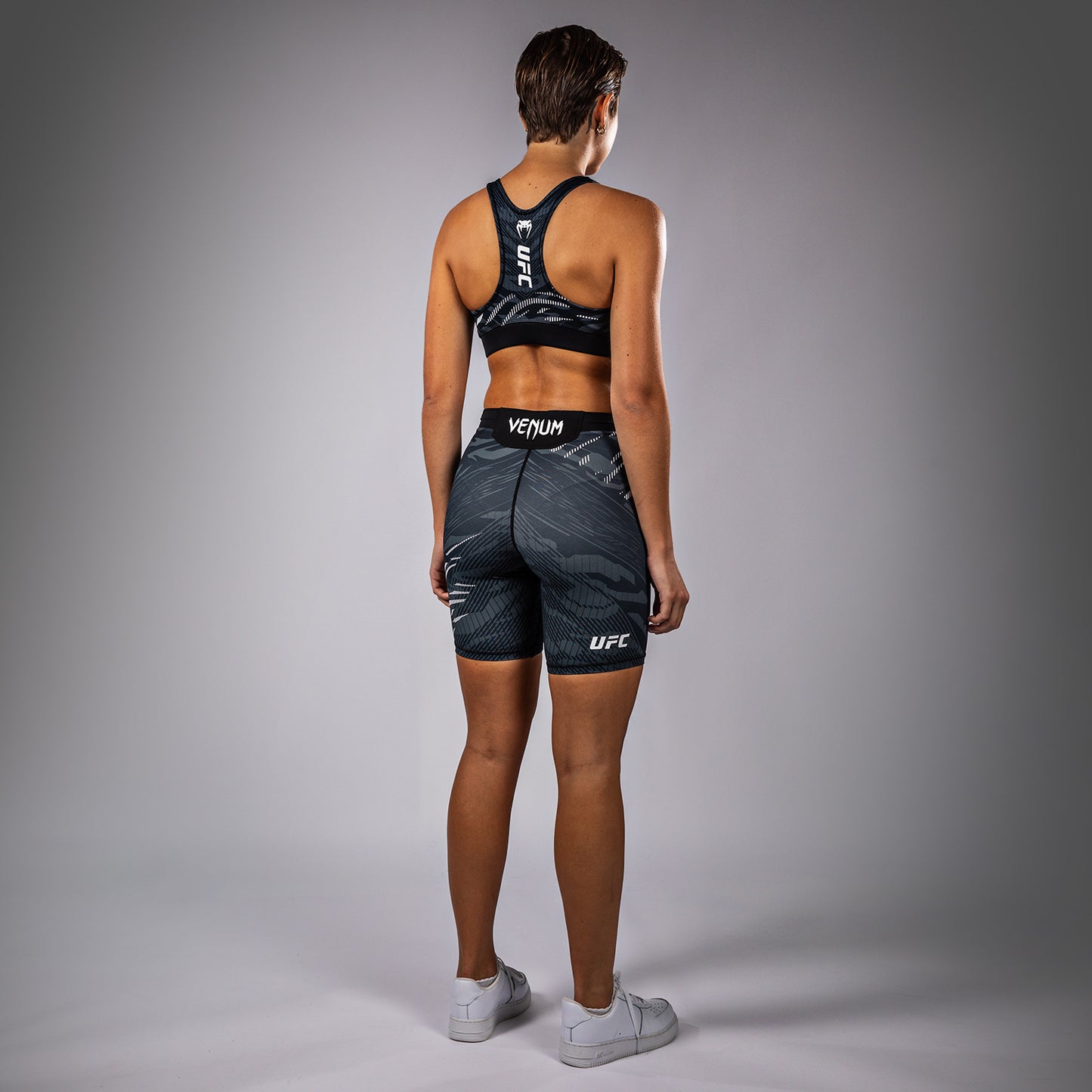 UFC Fusion by Venum Authentic Fight Night 여성용 스포츠 브라 – 블랙