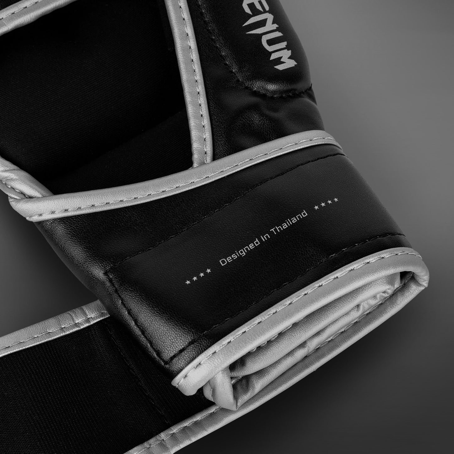 Venum Challenger 2.0 MMA 글러브 – 블랙/실버