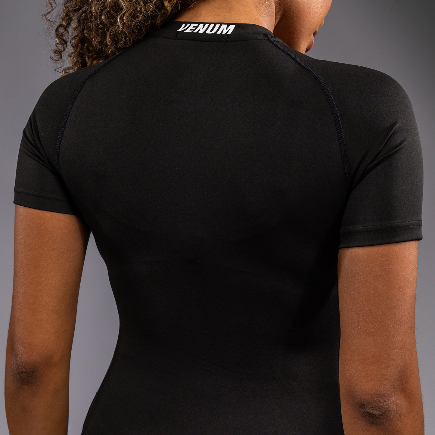 Venum Aero XT 여성용 래쉬가드 반팔 – 블랙