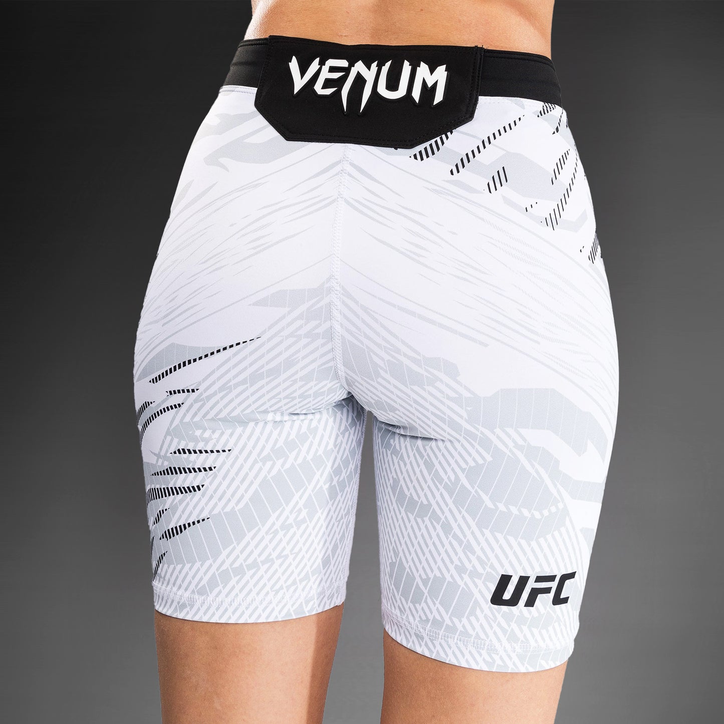 UFC Fusion by Venum 여성용 발리 투도 쇼츠 – 롱 핏 – 화이트