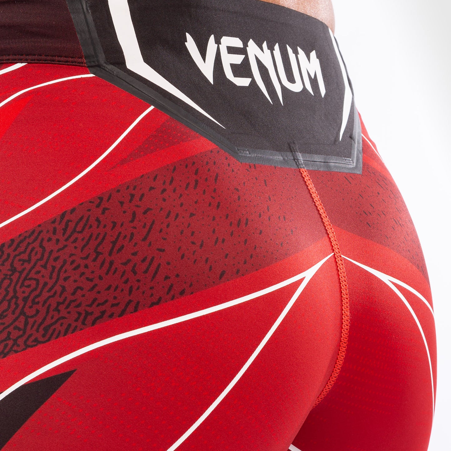UFC Venum Authentic Fight Night 여성용 발리 투도 쇼츠 – 숏 핏 – 레드
