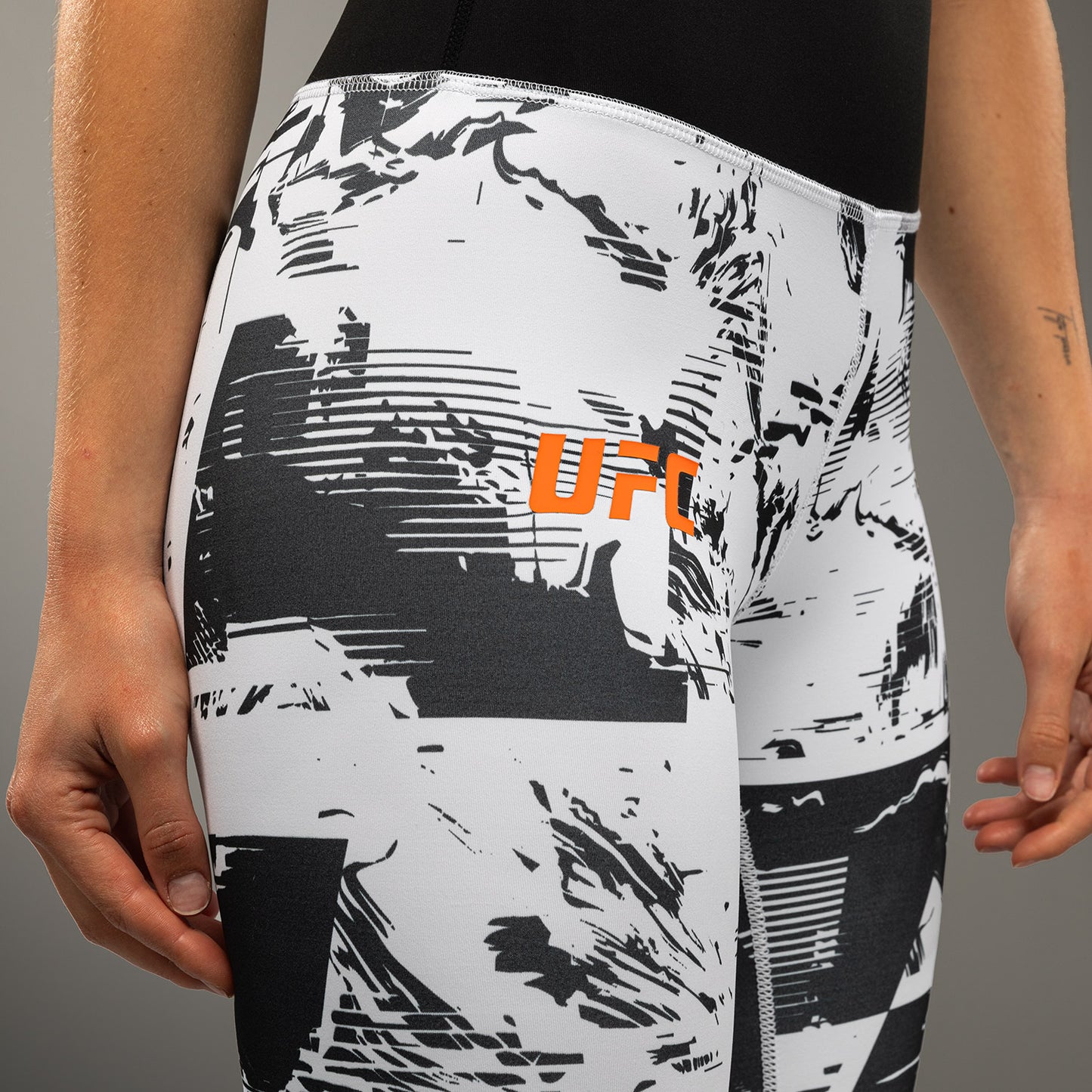 Women's UFC Zenith by Venum 화이트 오센틱 파이트 위크 레깅스