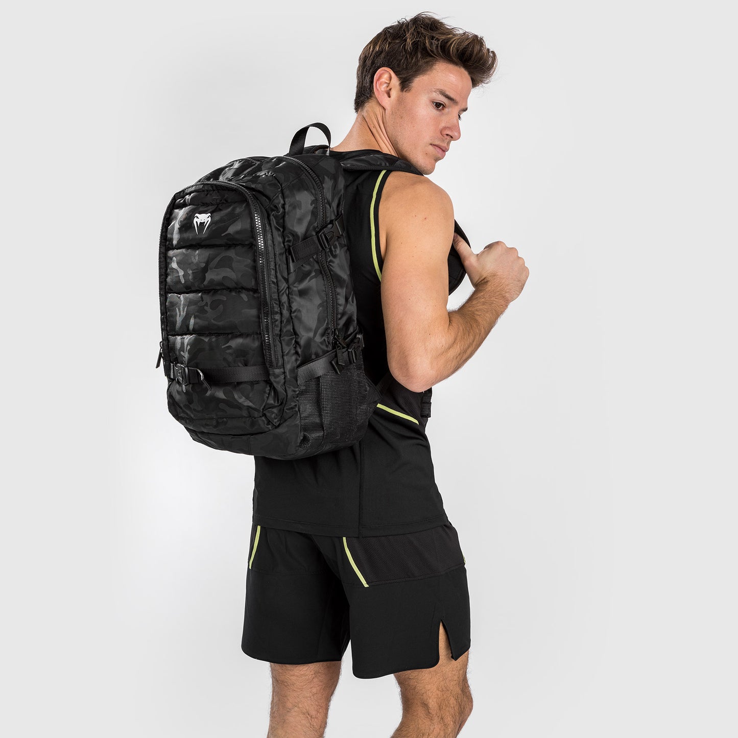 Venum Challenger Pro 백팩 (20-25L) – 블랙/다크 카모