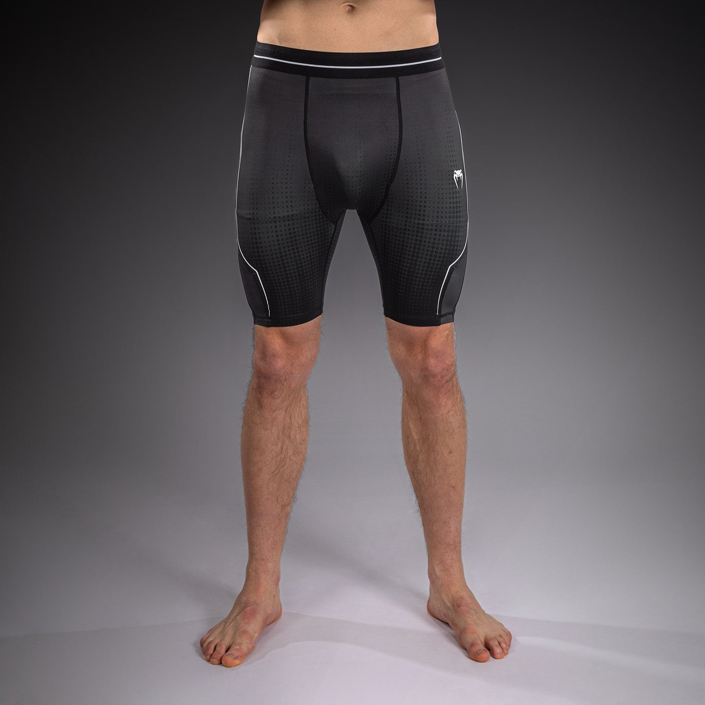 Venum Stealth Vale Tudo 쇼츠 – 블랙/화이트