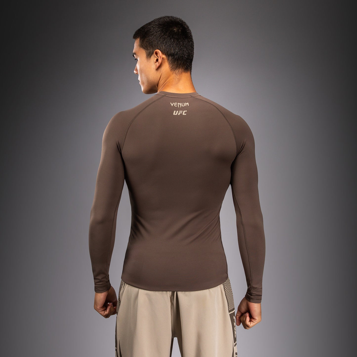 Venum UFC Unity by Venum Authentic Fight Week 남성 기능성 긴팔 래쉬가드 - 브라운