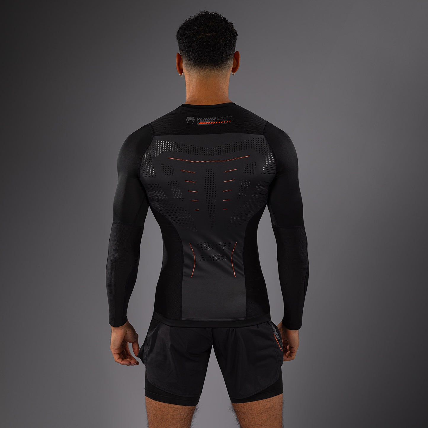 Venum Technical 3.0 긴팔 래쉬가드 – 그래파이트
