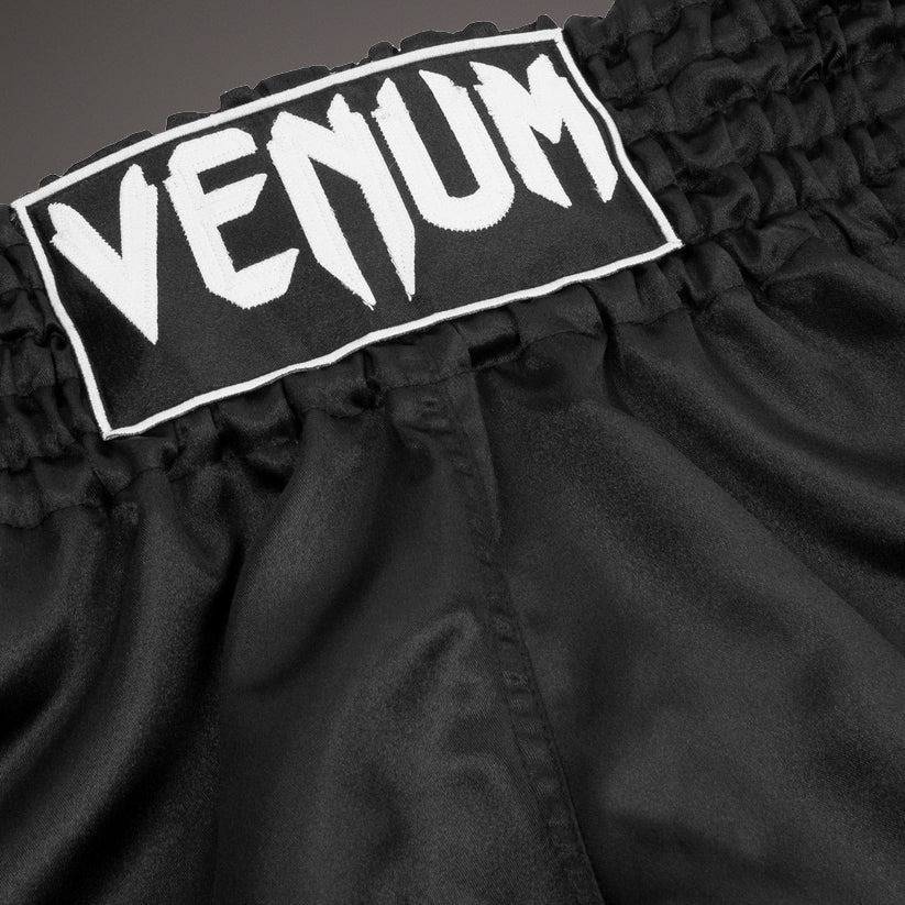 Venum Classic 무에타이 쇼츠 – 블랙/화이트