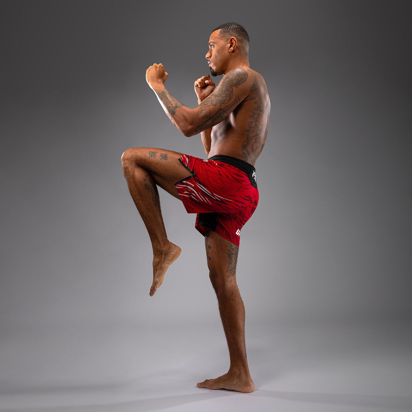 UFC Fusion by Venum 남성용 파이트 쇼츠 – 숏 핏 – 레드