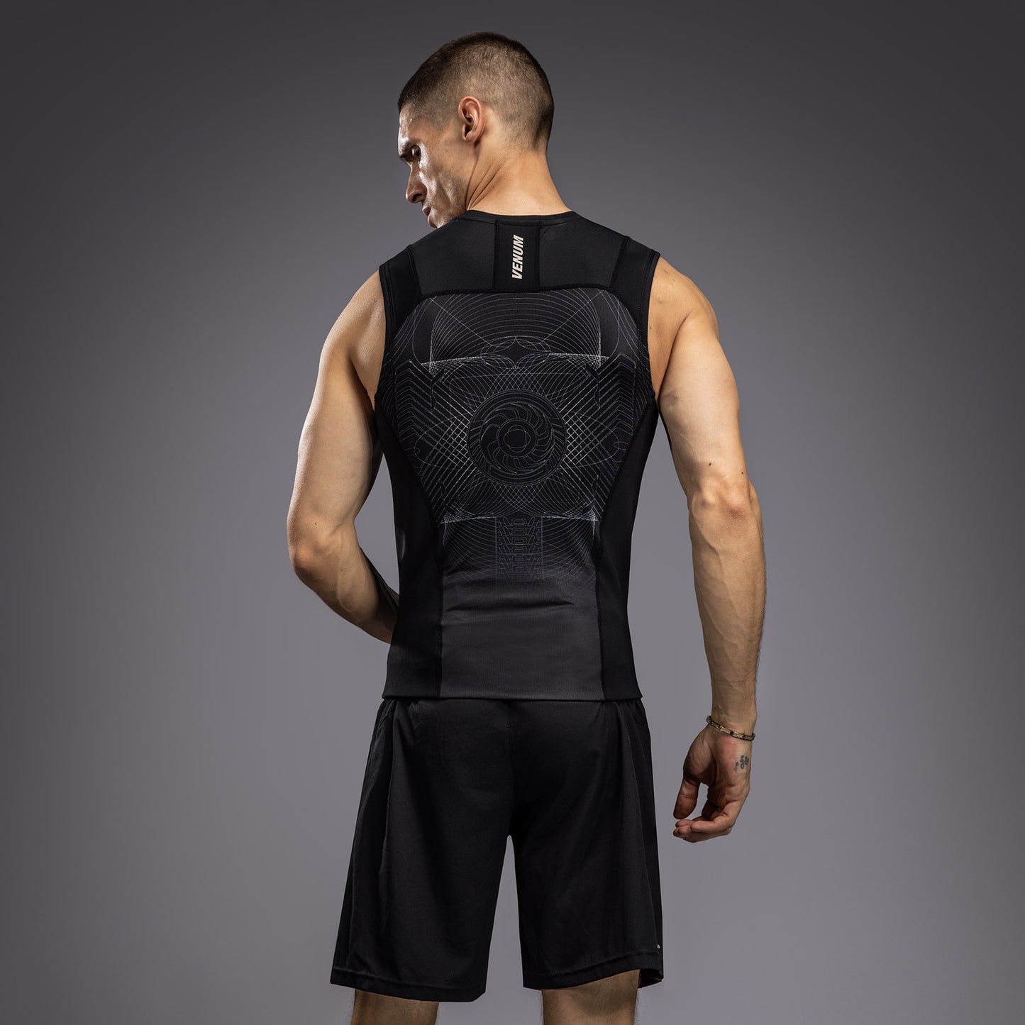 Venum G-Fit Air 남성용 민소매 래쉬가드 – 딥 블랙/데저트 샌드