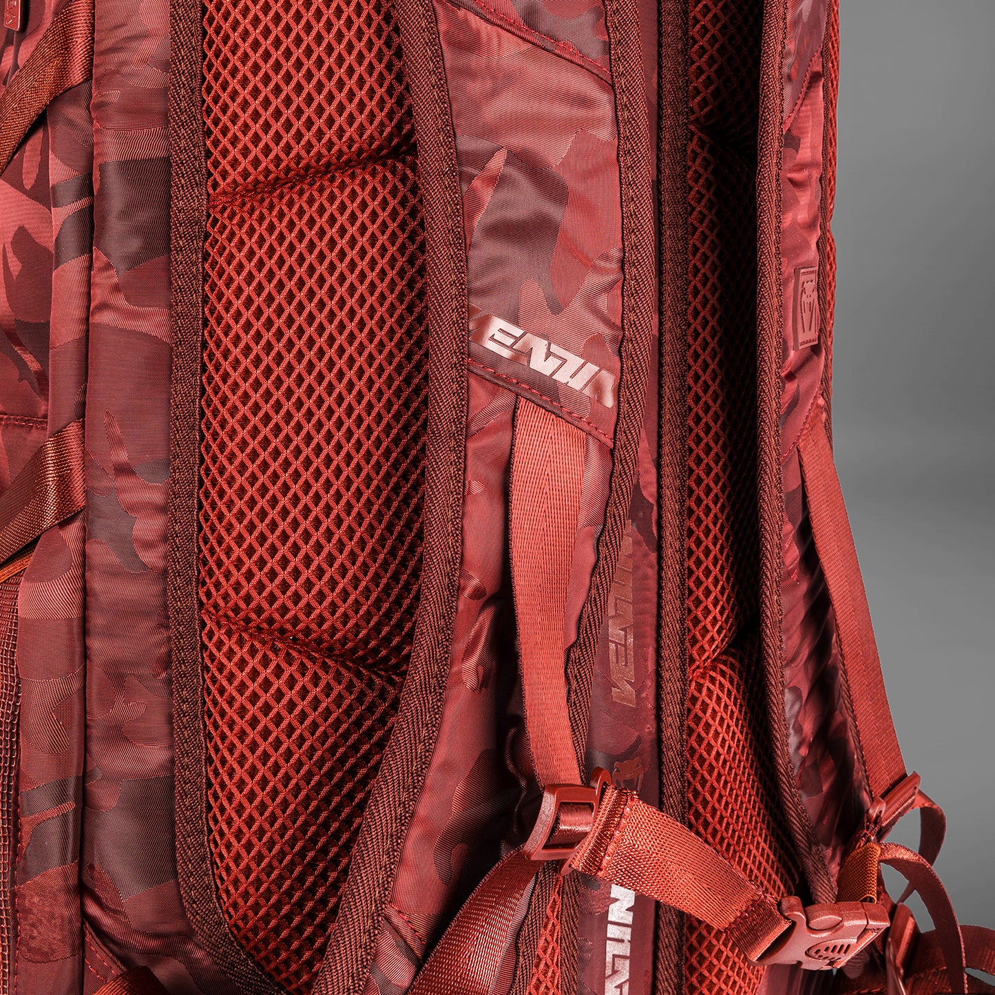 Venum Challenger Xtrem 백팩 (50-63L) – 카모/버건디