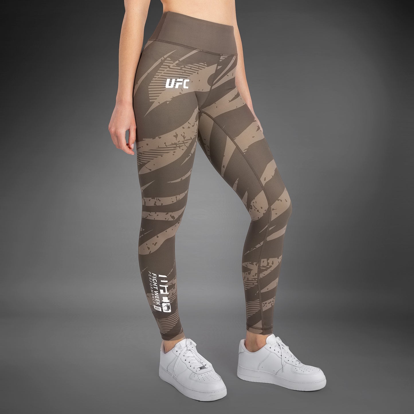 UFC Adrenaline by Venum Fight Week 여성용 퍼포먼스 타이츠 – 듄 카모