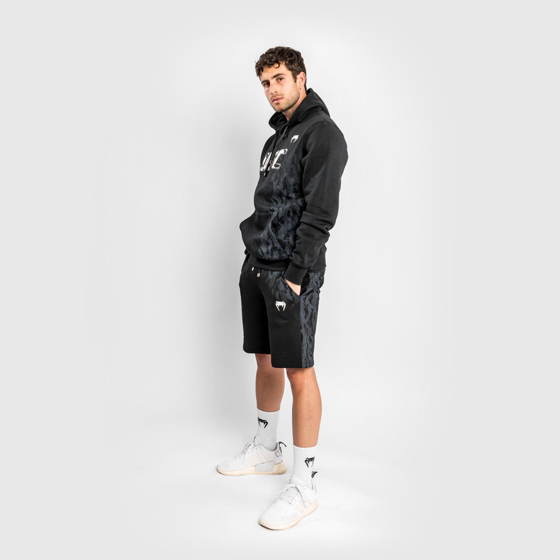UFC Venum Authentic Fight Week 남성용 풀오버 후디 – 블랙