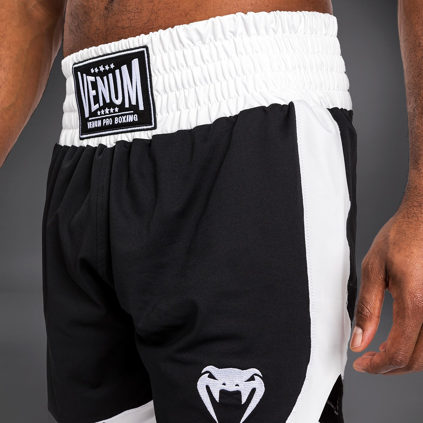 Venum Classic 복싱 쇼츠 – 블랙/화이트