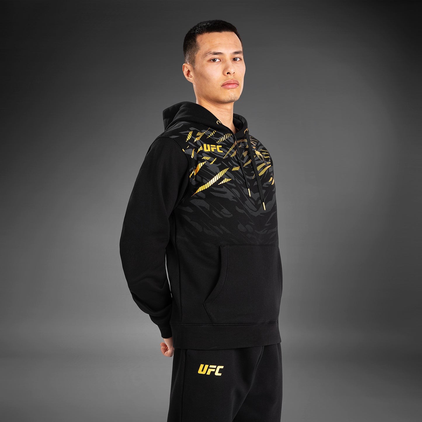 UFC Fusion by Venum 남성용 레플리카 풀오버 후디 – 챔피언