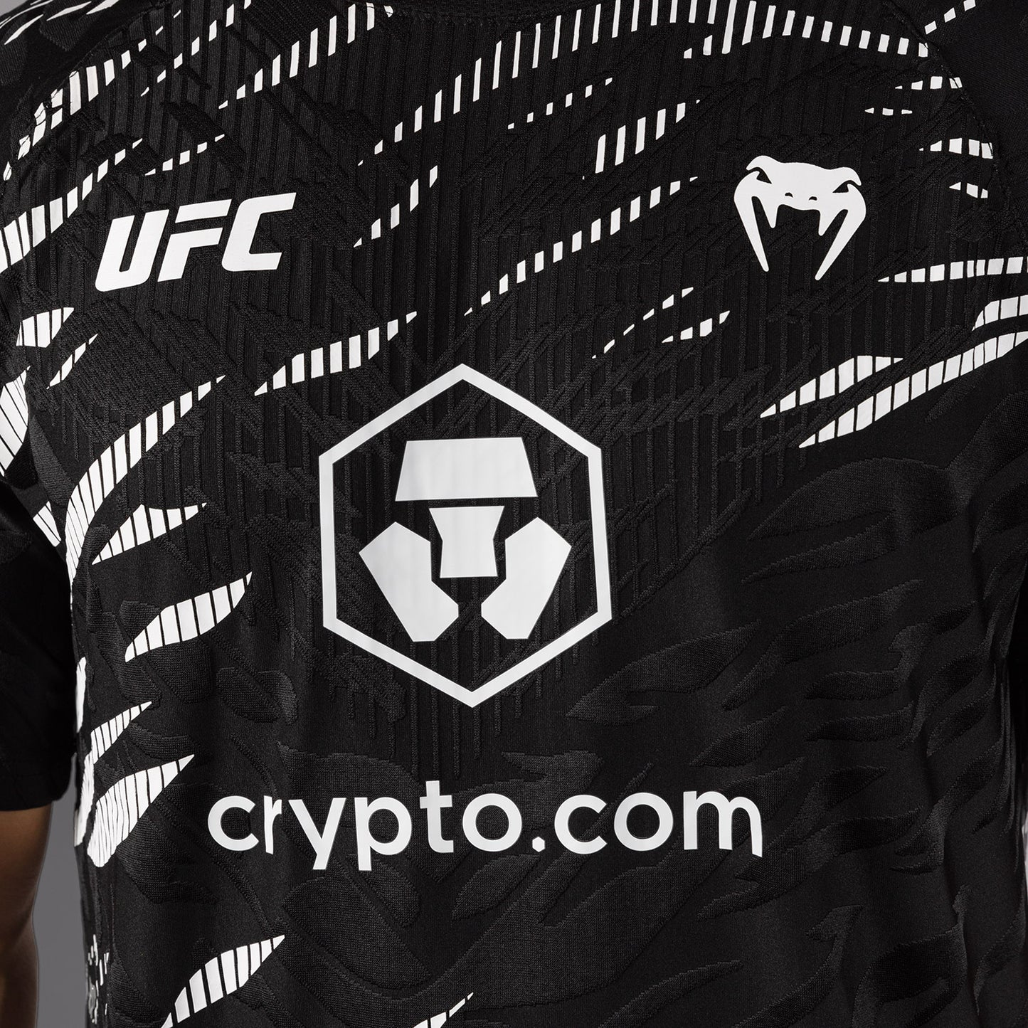 UFC Fusion by Venum Authentic Fight Night 남성용 워크아웃 저지 – 블랙
