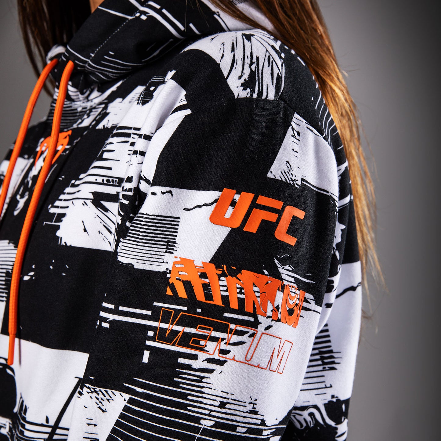 Women's UFC Zenith by Venum 화이트 어센틱 파이트 위크 풀오버 후디