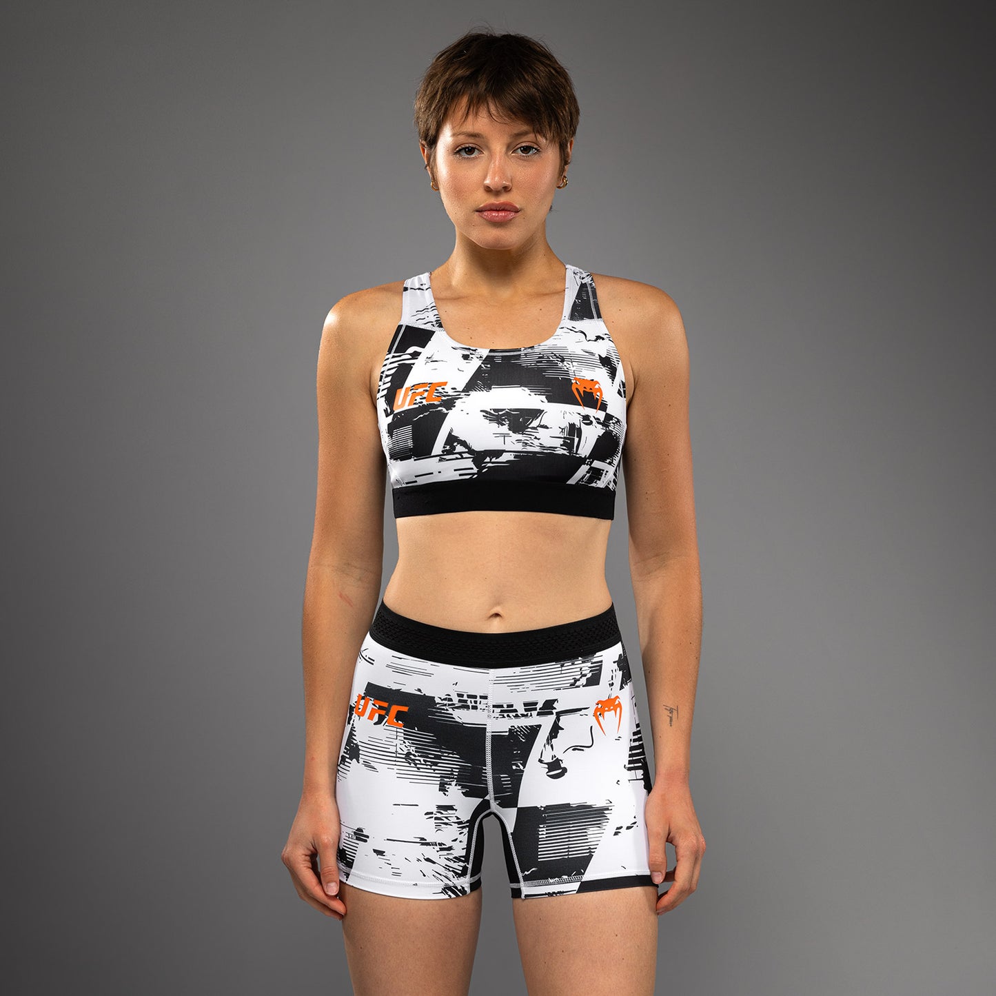 Women's UFC Zenith by Venum 화이트 오센틱 파이트 위크 스포츠 브라
