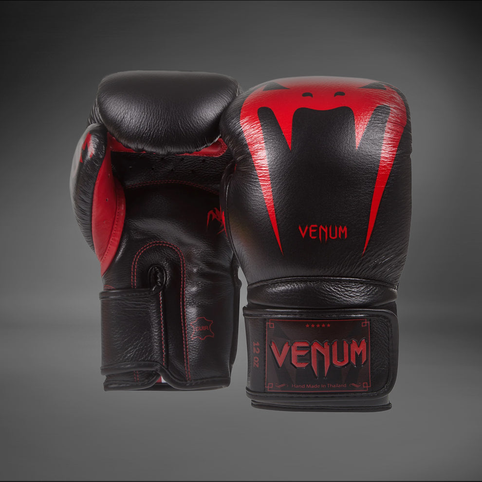 Venum Giant 3.0 복싱 글러브 – 나파 가죽 블랙 데빌