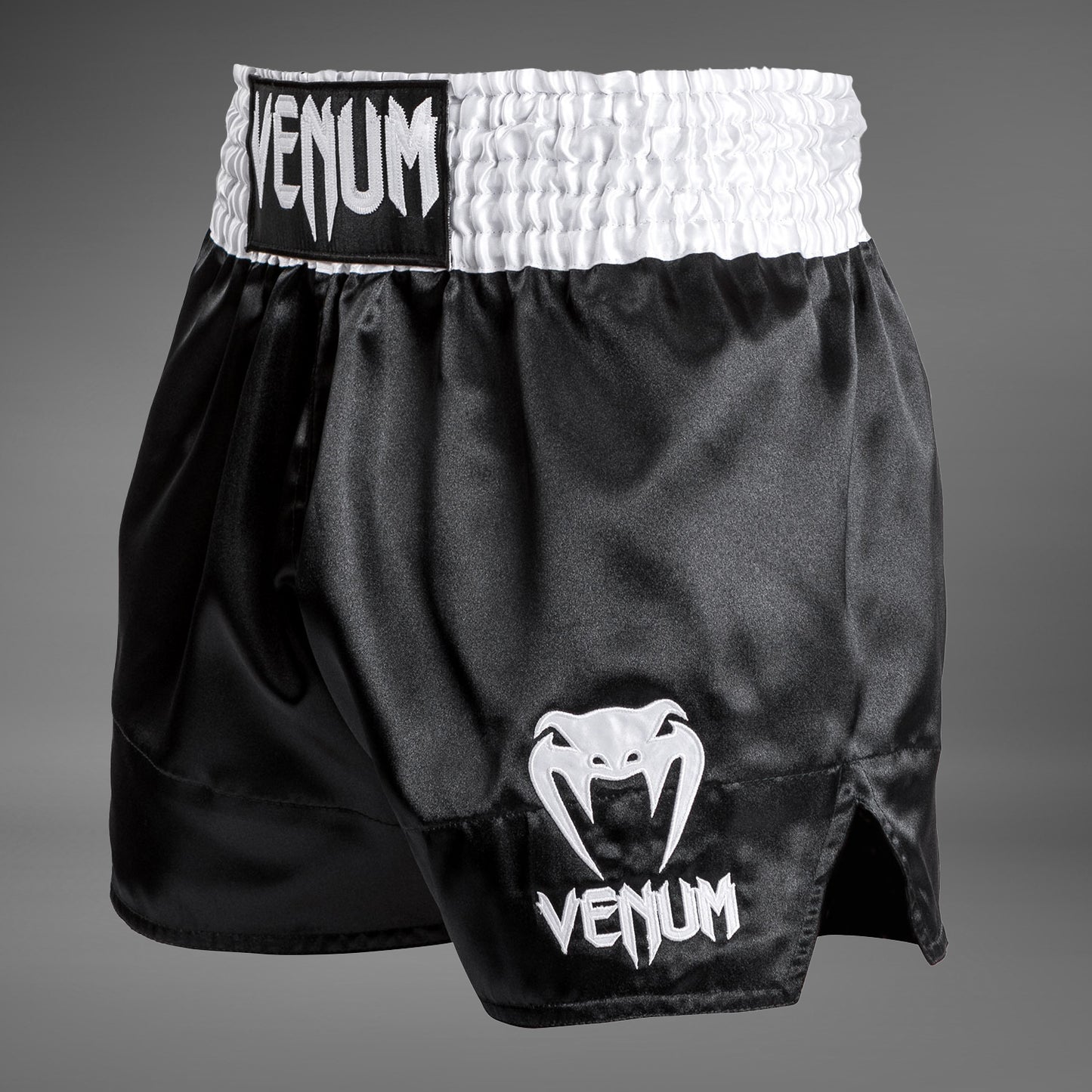 Venum Classic 무에타이 쇼츠 블랙/화이트/화이트