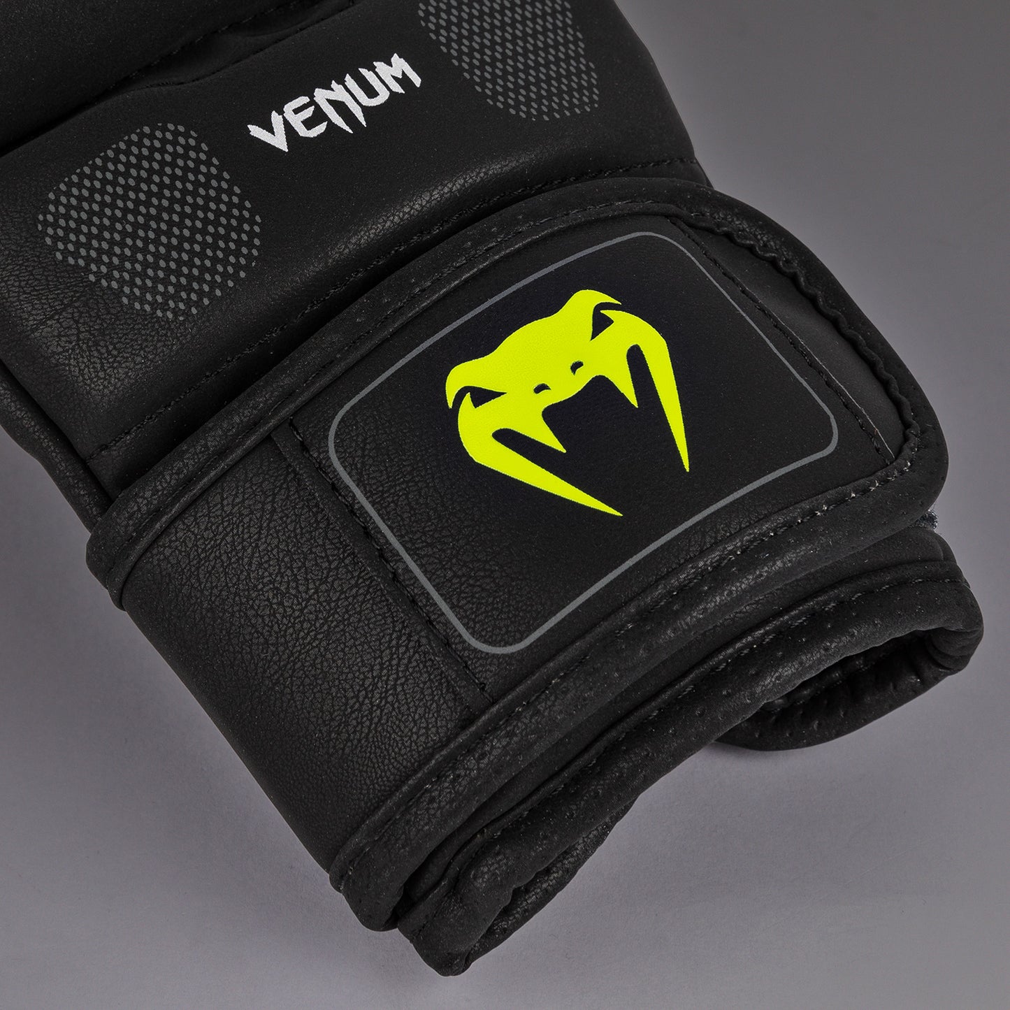 Venum Training Camp 4.0 스파링 글러브 – 블랙/네오 그린