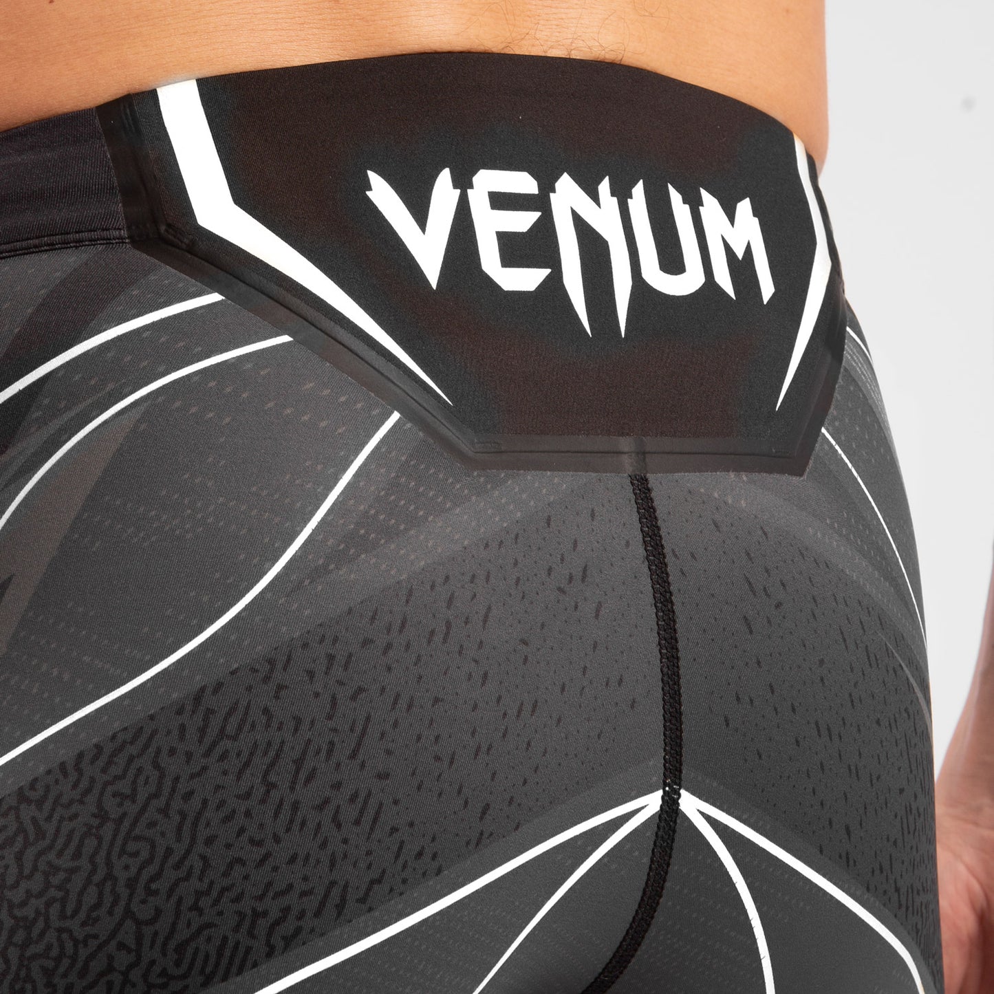 Venum UFC Authentic Fight Night 남성 컴프레션 쇼츠 – 블랙